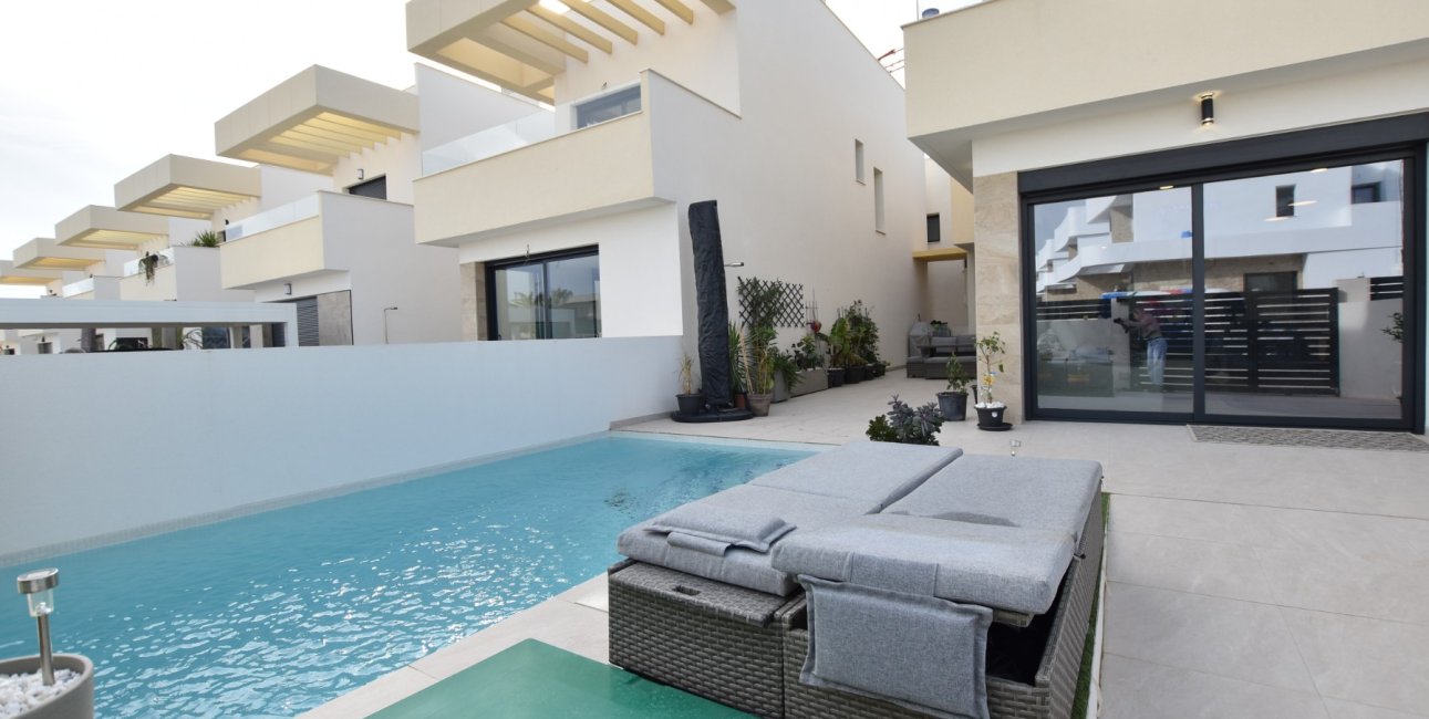 Rynek wtórny - Willa -
Los Montesinos - La Herrada