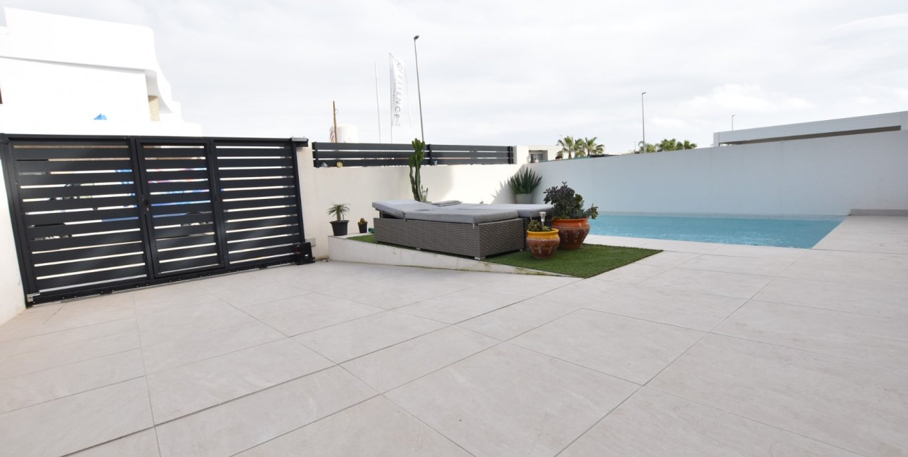 Rynek wtórny - Willa -
Los Montesinos - La Herrada