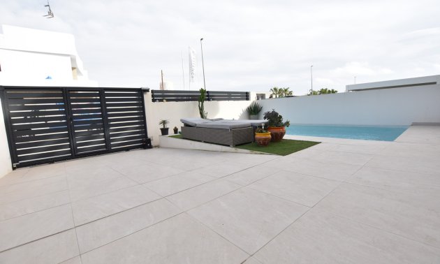 Rynek wtórny - Willa -
Los Montesinos - La Herrada