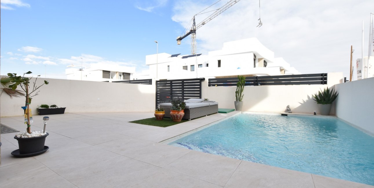 Rynek wtórny - Willa -
Los Montesinos - La Herrada