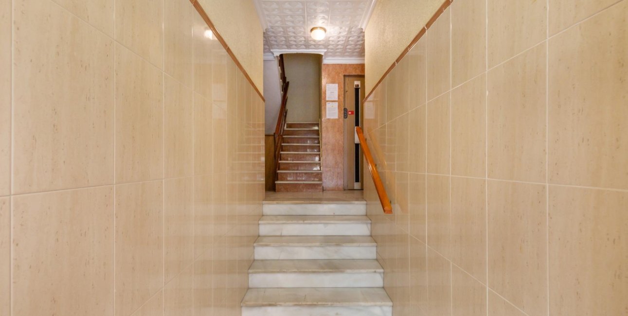 Resale - Apartment / flat -
Torrevieja - Paseo maritimo