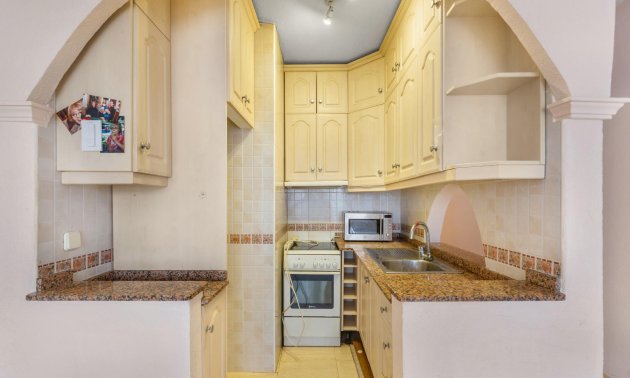 Resale - Apartment / flat -
Torrevieja - Paseo maritimo