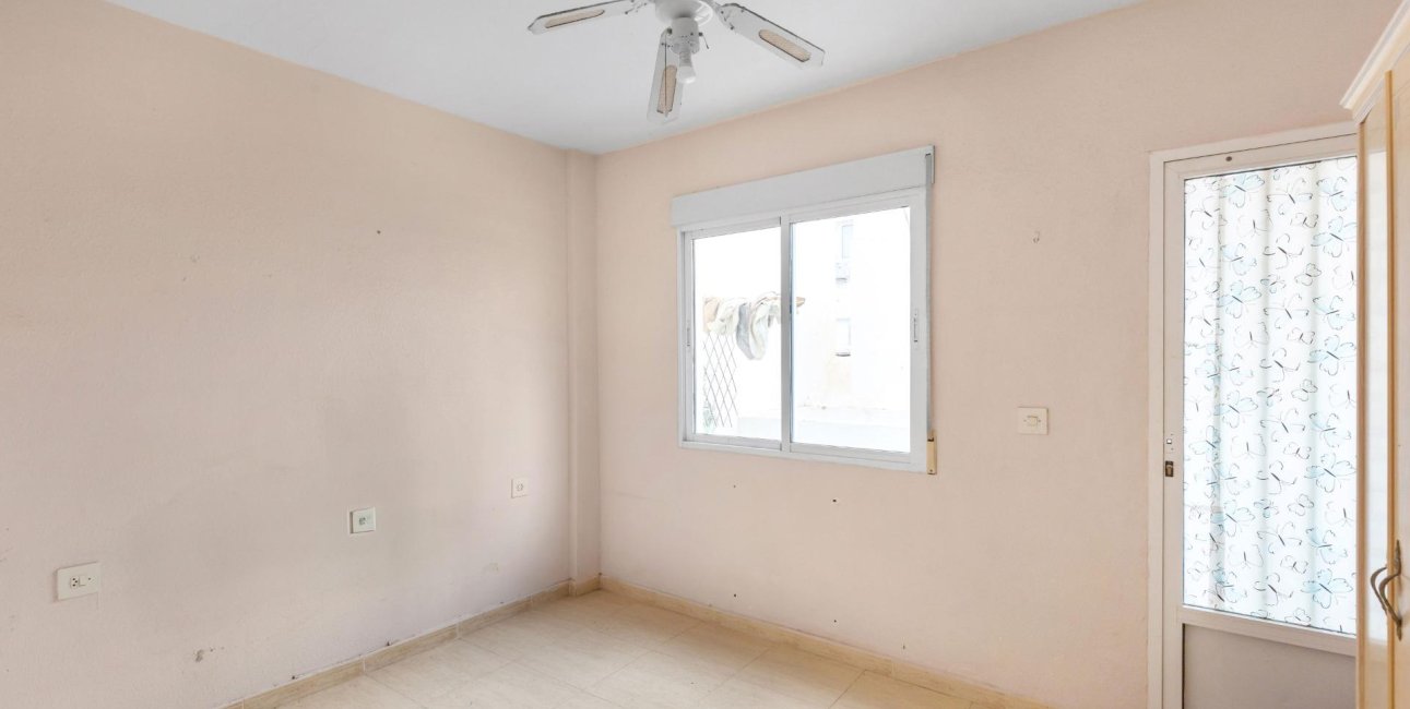 Resale - Apartment / flat -
Torrevieja - Paseo maritimo