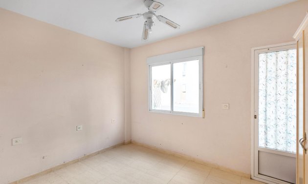 Resale - Apartment / flat -
Torrevieja - Paseo maritimo