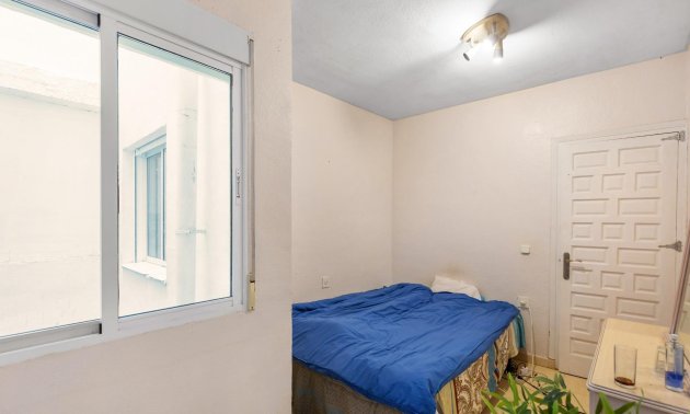 Resale - Apartment / flat -
Torrevieja - Paseo maritimo