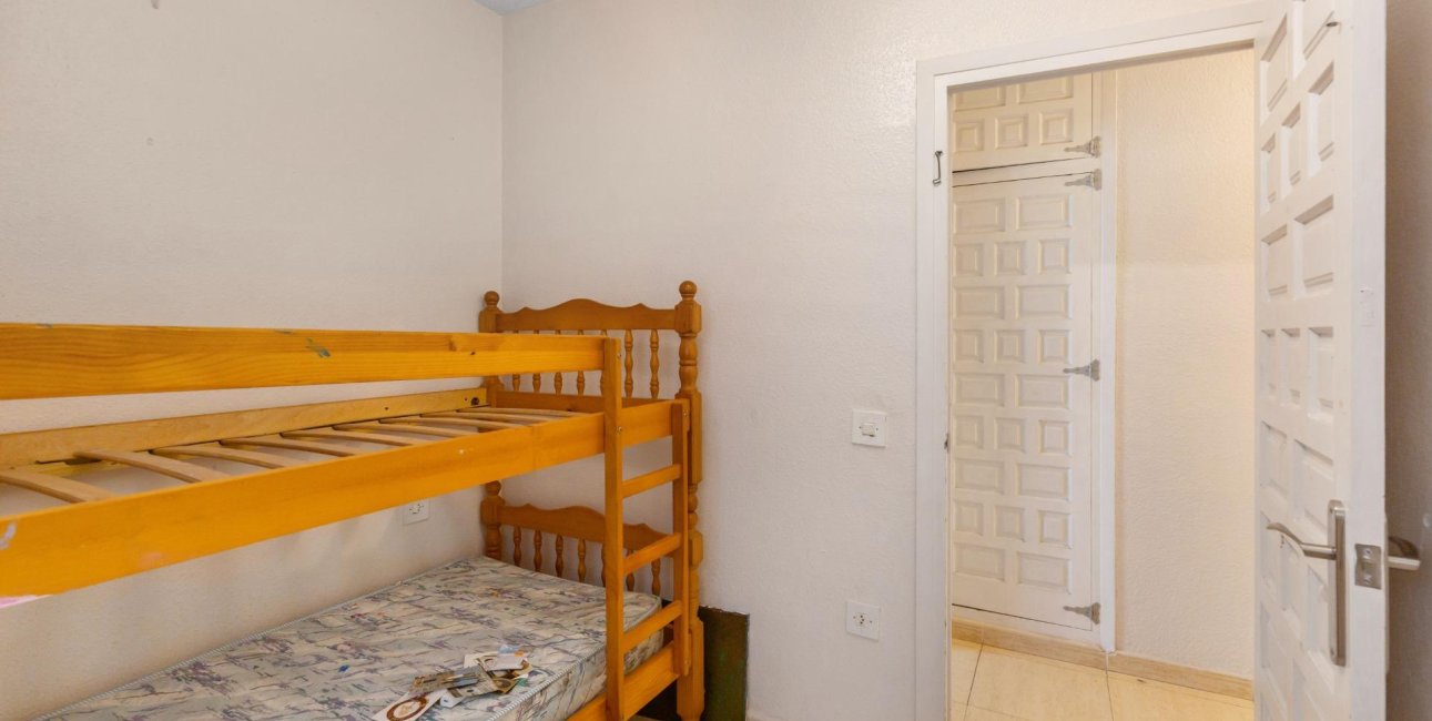 Resale - Apartment / flat -
Torrevieja - Paseo maritimo