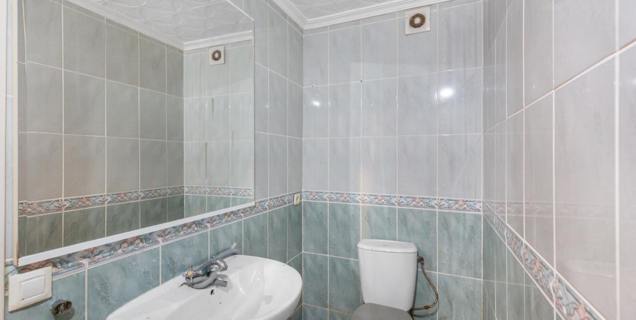 Resale - Apartment / flat -
Torrevieja - Paseo maritimo