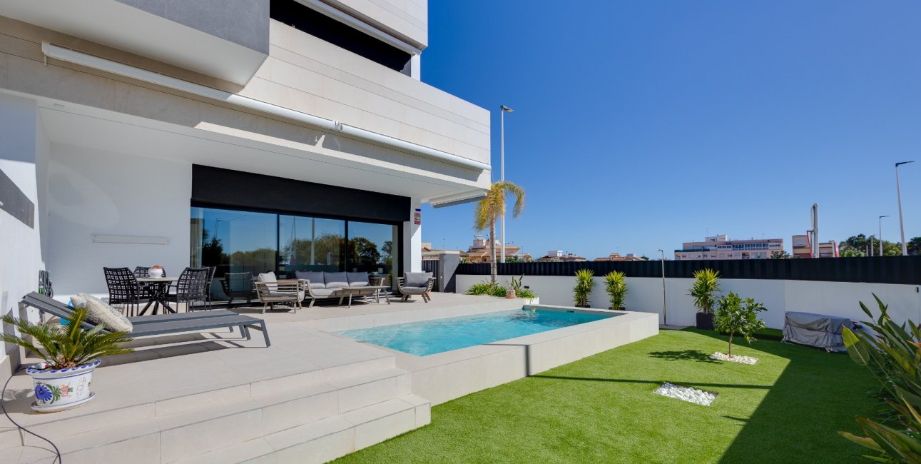 Resale - Bungalow -
Pilar de la Horadada - Costa Blanca Sur