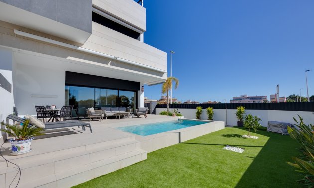 Resale - Bungalow -
Pilar de la Horadada - Costa Blanca Sur