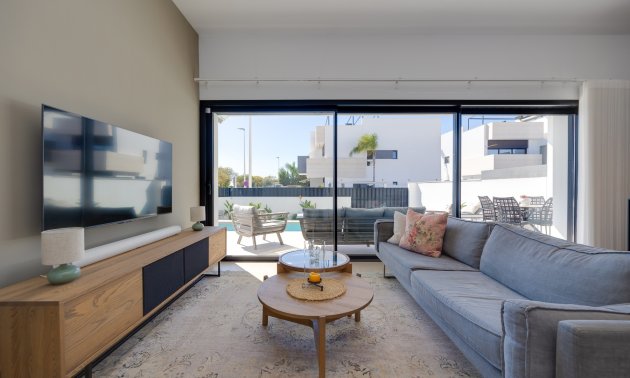 Resale - Bungalow -
Pilar de la Horadada - Costa Blanca Sur