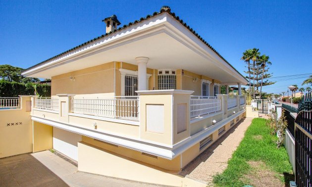 Reventa - Villa -
Torrevieja - Torreta florida