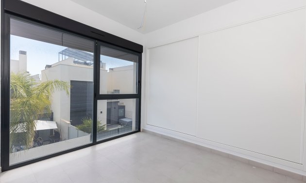 Resale - Villa -
Orihuela Costa - Villamartin