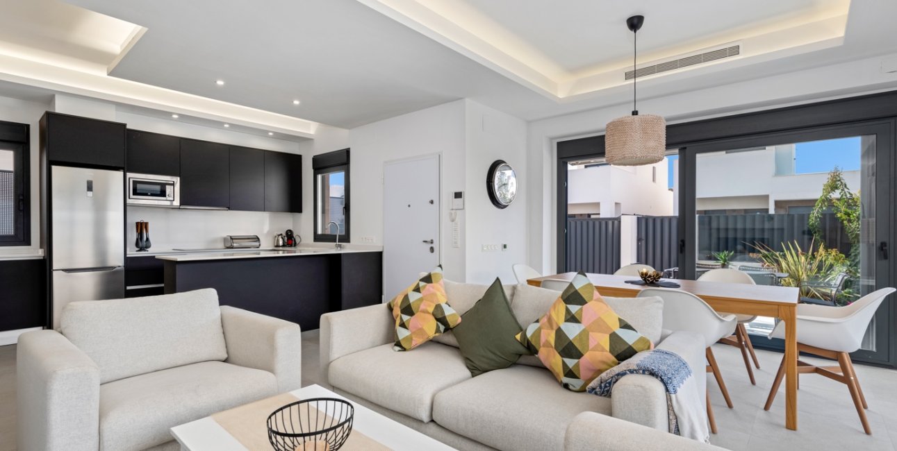 Rynek wtórny - Dom Szeregowy -
La Marina - La Marina - Urbanization