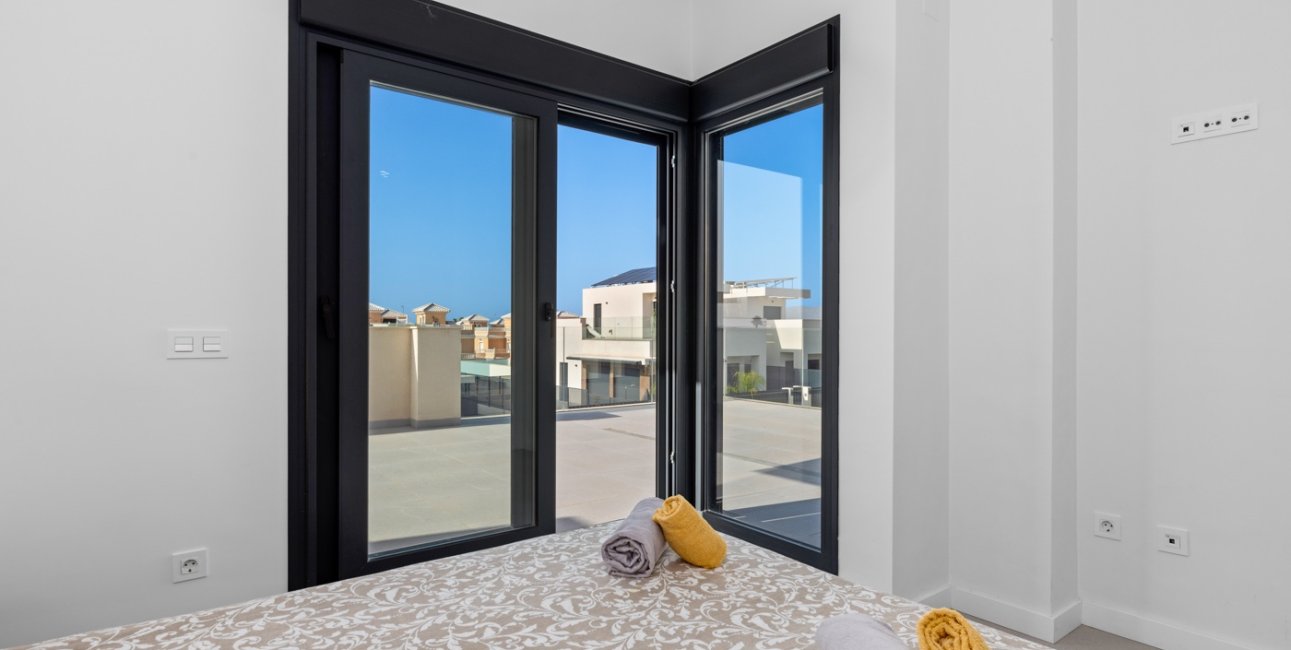 Rynek wtórny - Dom Szeregowy -
La Marina - La Marina - Urbanization