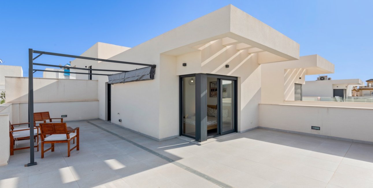 Rynek wtórny - Dom Szeregowy -
La Marina - La Marina - Urbanization