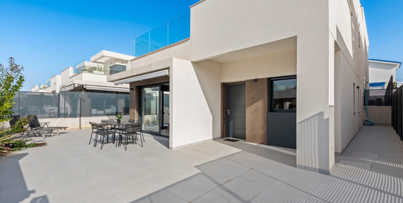 Rynek wtórny - Dom Szeregowy -
La Marina - La Marina - Urbanization