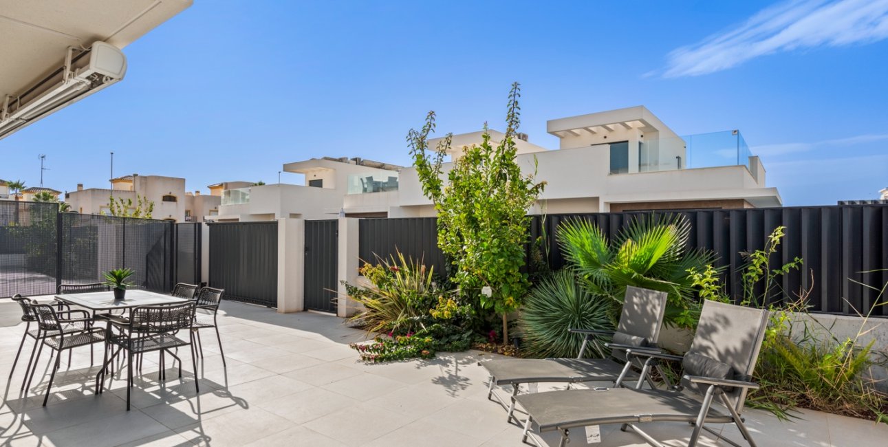 Rynek wtórny - Dom Szeregowy -
La Marina - La Marina - Urbanization