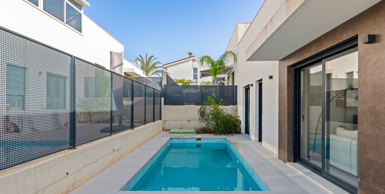 Rynek wtórny - Dom Szeregowy -
La Marina - La Marina - Urbanization