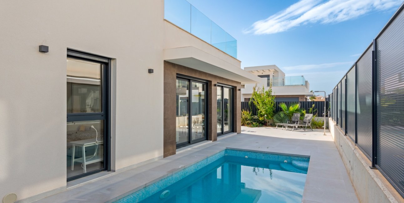 Rynek wtórny - Dom Szeregowy -
La Marina - La Marina - Urbanization