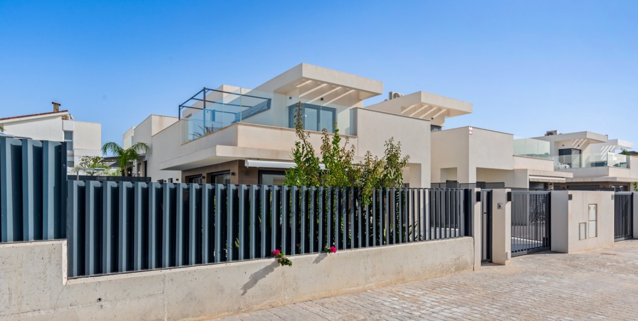 Rynek wtórny - Dom Szeregowy -
La Marina - La Marina - Urbanization