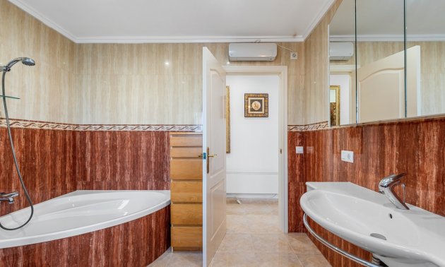 Resale - Villa -
Ciudad Quesada - La Marquesa