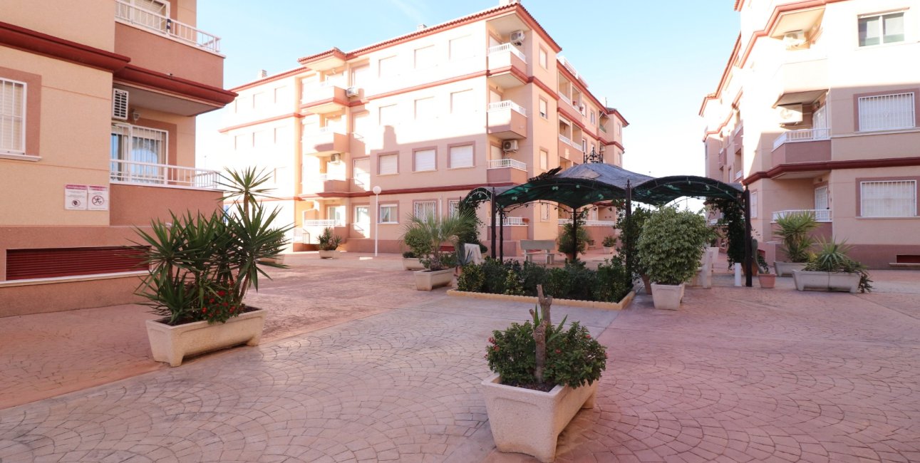 Resale - Apartment / flat -
Algorfa - Algorfa - Village