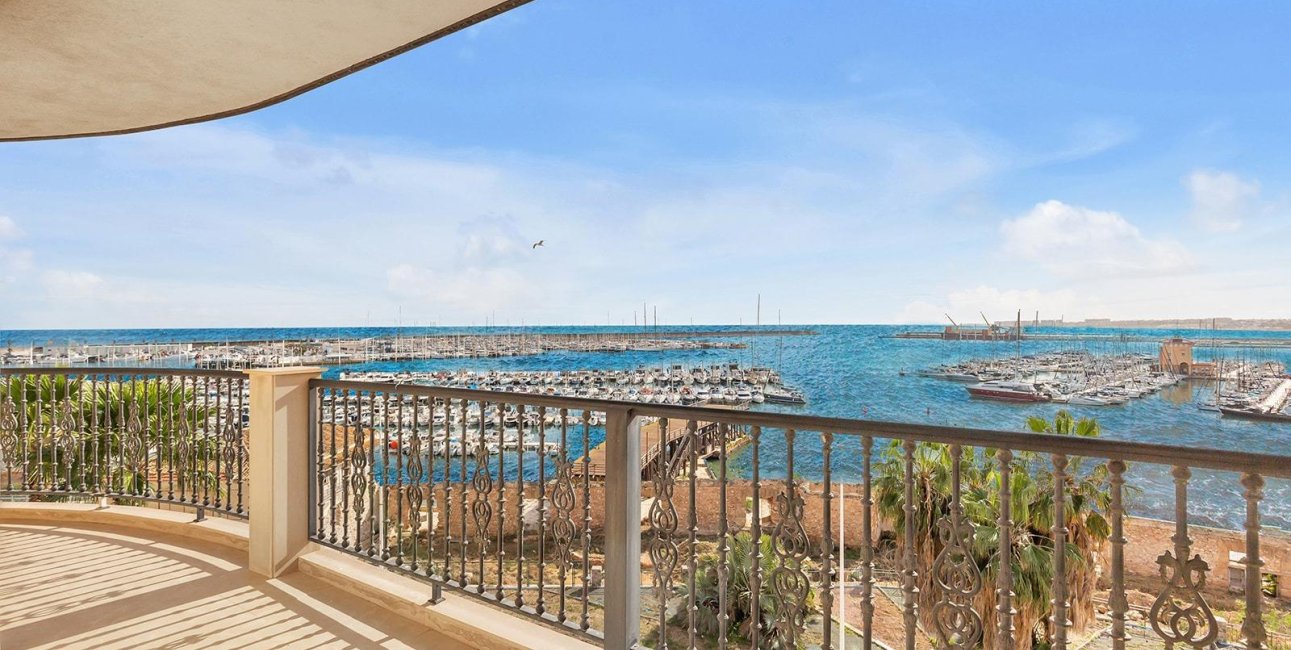 Resale - Apartment / flat -
Torrevieja - Paseo maritimo
