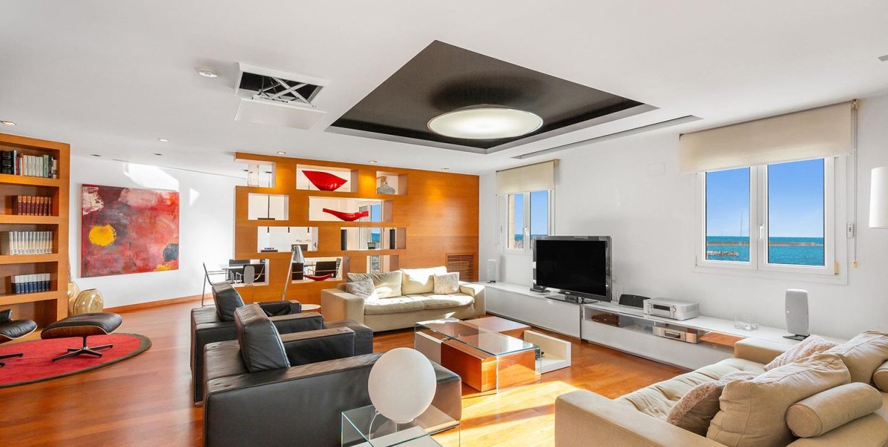 Resale - Apartment / flat -
Torrevieja - Paseo maritimo