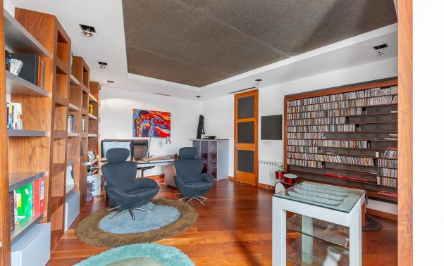 Resale - Apartment / flat -
Torrevieja - Paseo maritimo