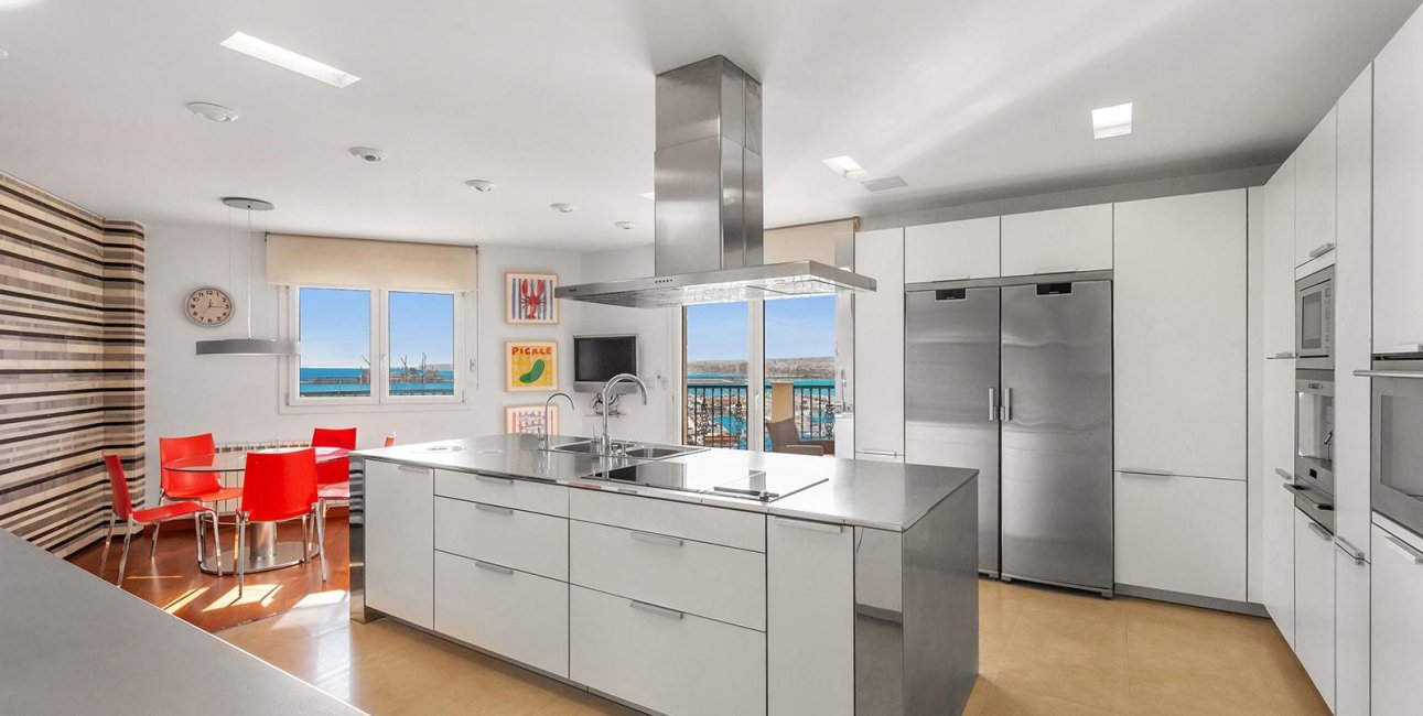 Resale - Apartment / flat -
Torrevieja - Paseo maritimo