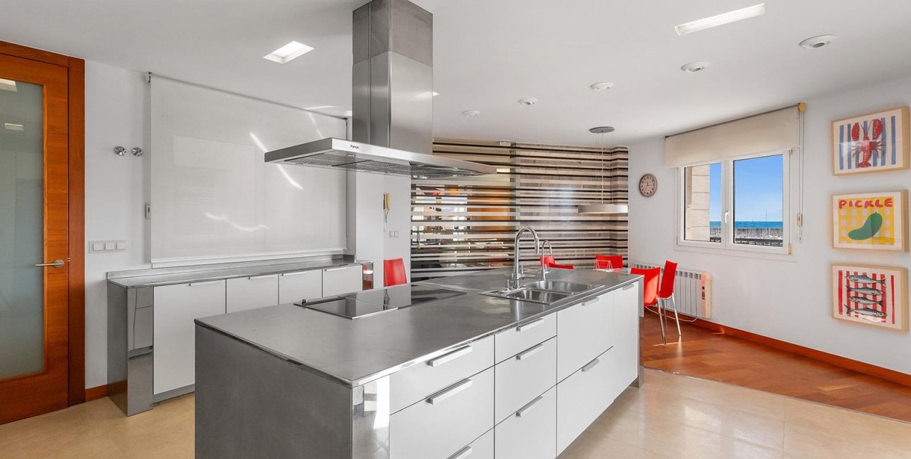 Resale - Apartment / flat -
Torrevieja - Paseo maritimo