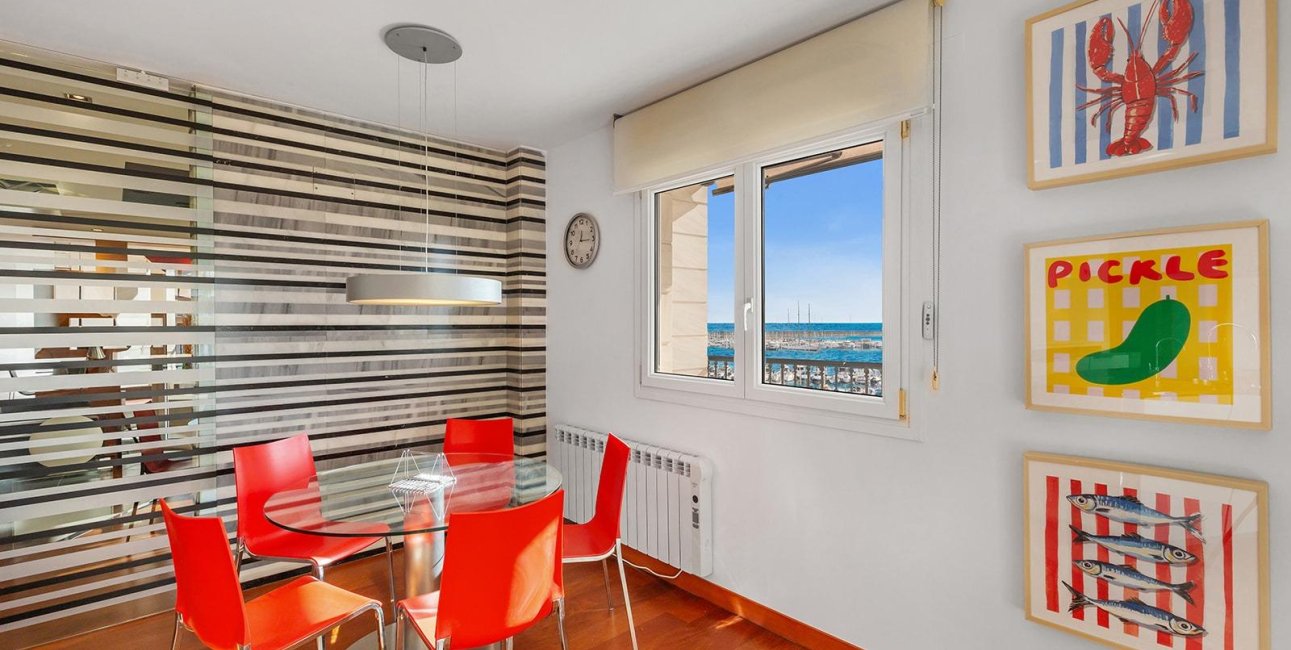 Resale - Apartment / flat -
Torrevieja - Paseo maritimo