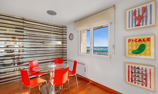 Resale - Apartment / flat -
Torrevieja - Paseo maritimo