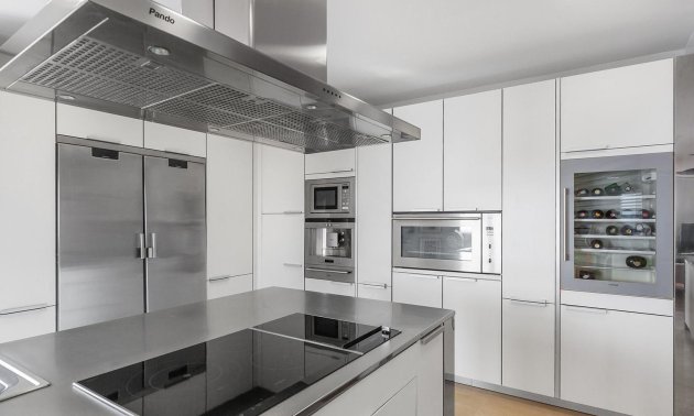 Resale - Apartment / flat -
Torrevieja - Paseo maritimo