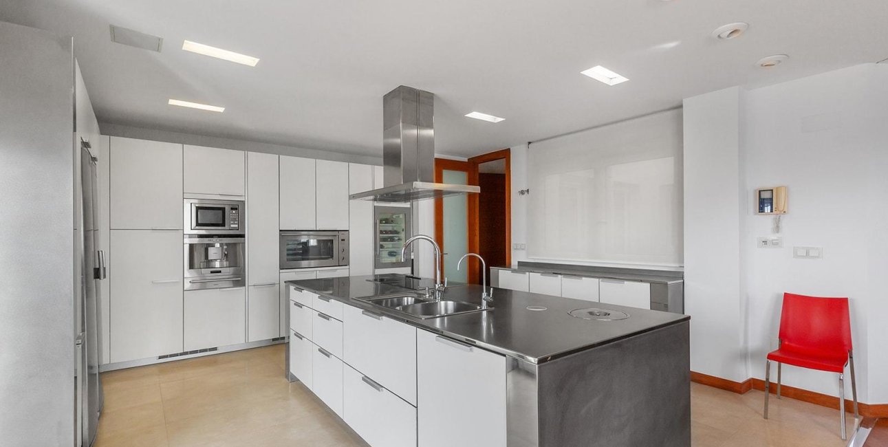 Resale - Apartment / flat -
Torrevieja - Paseo maritimo