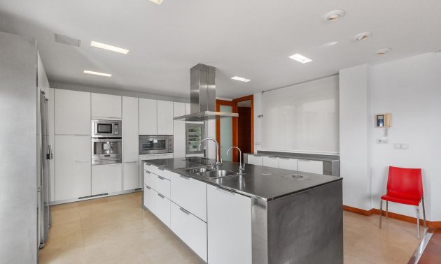 Resale - Apartment / flat -
Torrevieja - Paseo maritimo