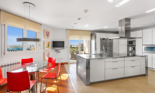 Resale - Apartment / flat -
Torrevieja - Paseo maritimo