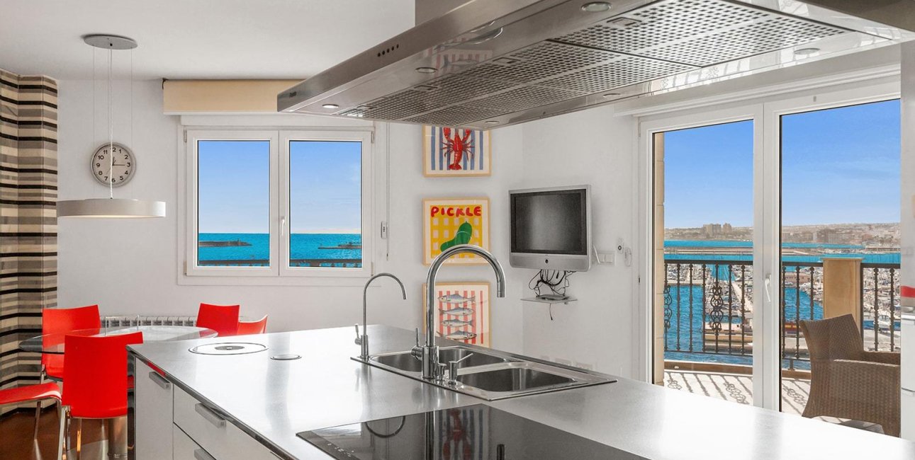 Resale - Apartment / flat -
Torrevieja - Paseo maritimo