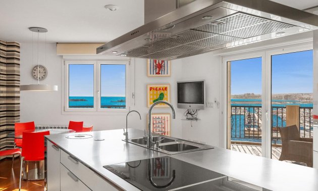 Resale - Apartment / flat -
Torrevieja - Paseo maritimo