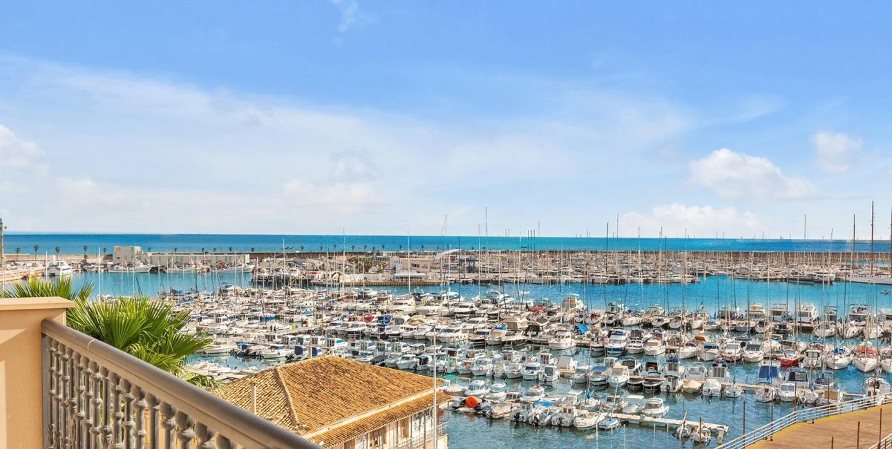 Resale - Apartment / flat -
Torrevieja - Paseo maritimo