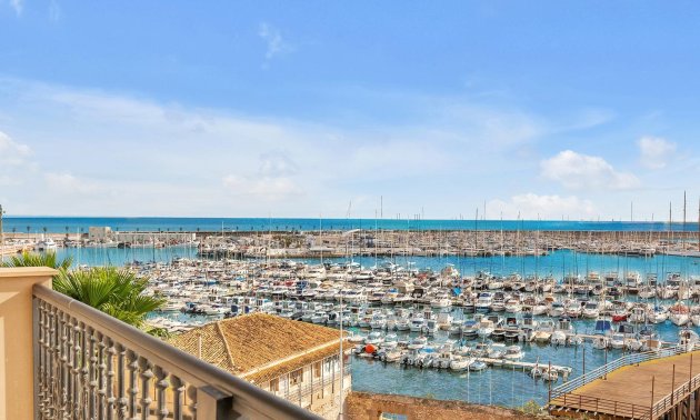 Resale - Apartment / flat -
Torrevieja - Paseo maritimo
