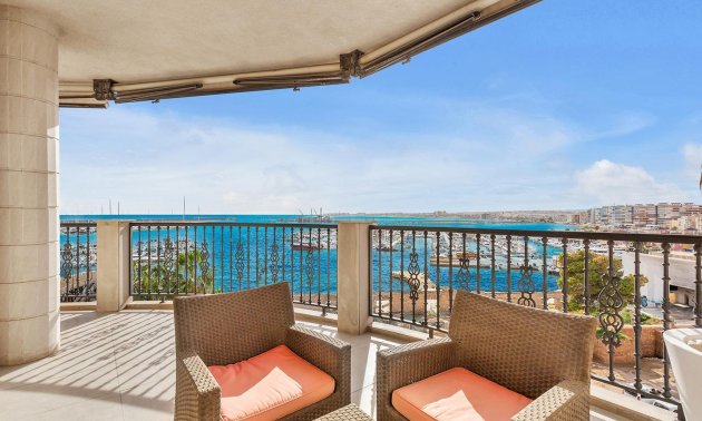 Resale - Apartment / flat -
Torrevieja - Paseo maritimo
