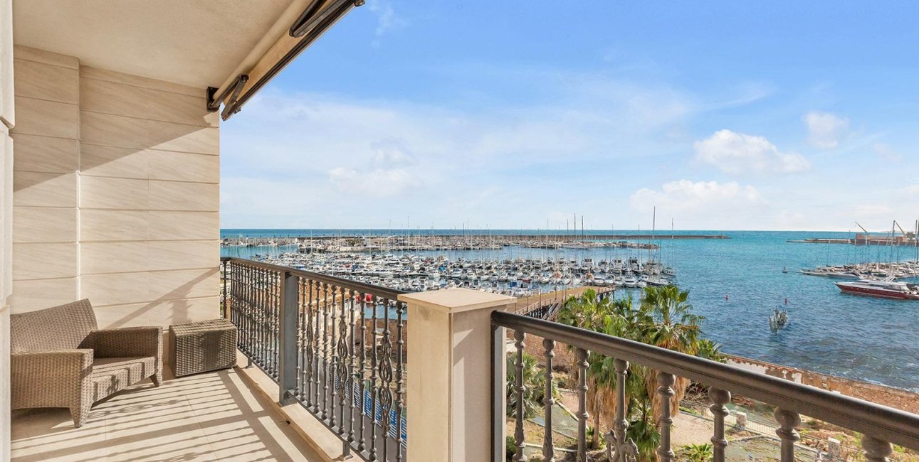 Resale - Apartment / flat -
Torrevieja - Paseo maritimo