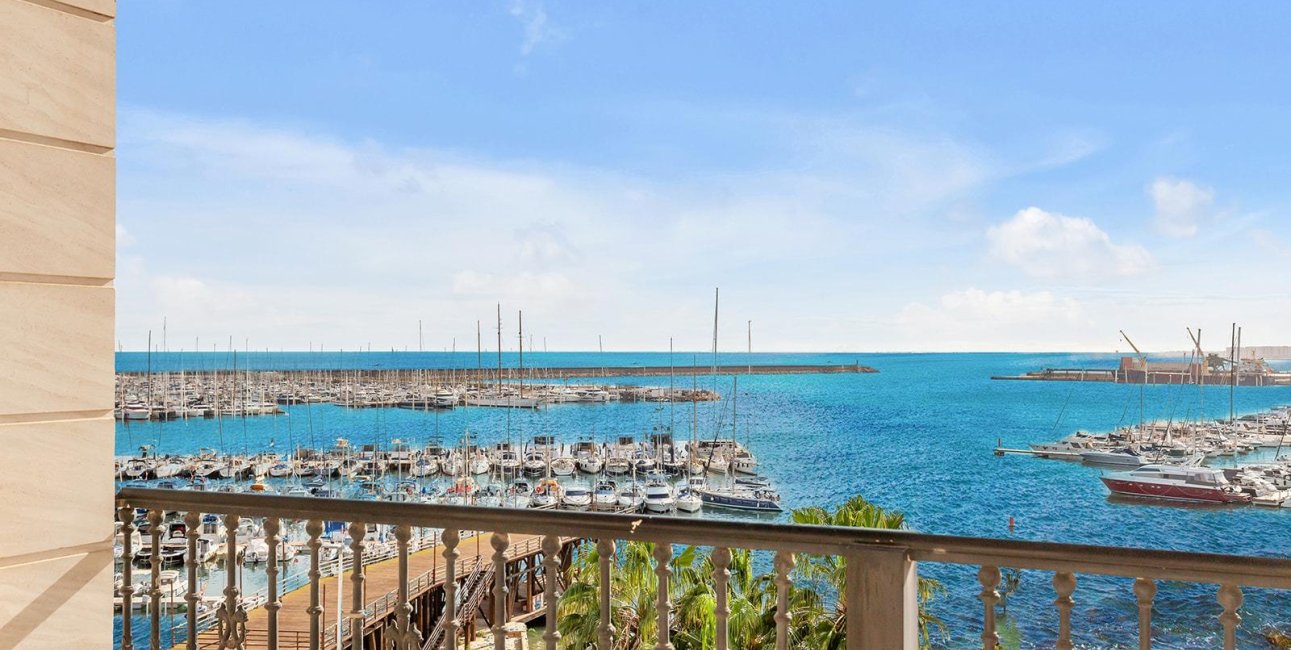 Resale - Apartment / flat -
Torrevieja - Paseo maritimo