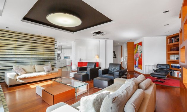 Resale - Apartment / flat -
Torrevieja - Paseo maritimo