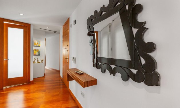 Resale - Apartment / flat -
Torrevieja - Paseo maritimo