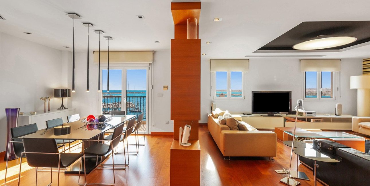 Resale - Apartment / flat -
Torrevieja - Paseo maritimo