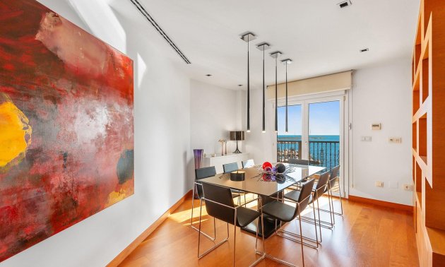 Resale - Apartment / flat -
Torrevieja - Paseo maritimo