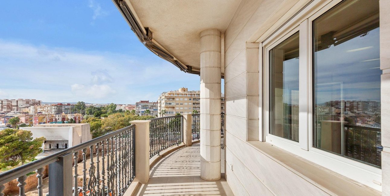 Resale - Apartment / flat -
Torrevieja - Paseo maritimo