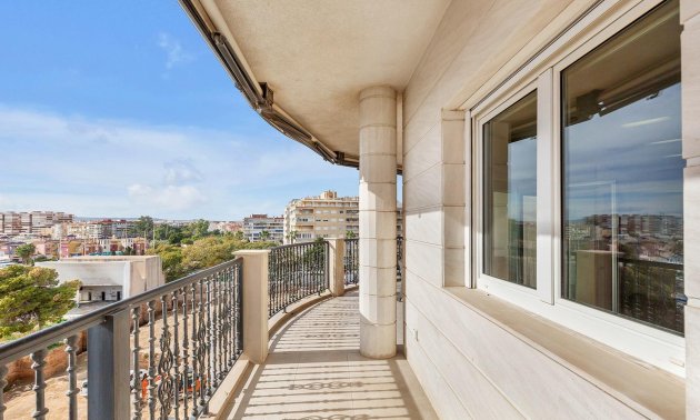 Resale - Apartment / flat -
Torrevieja - Paseo maritimo
